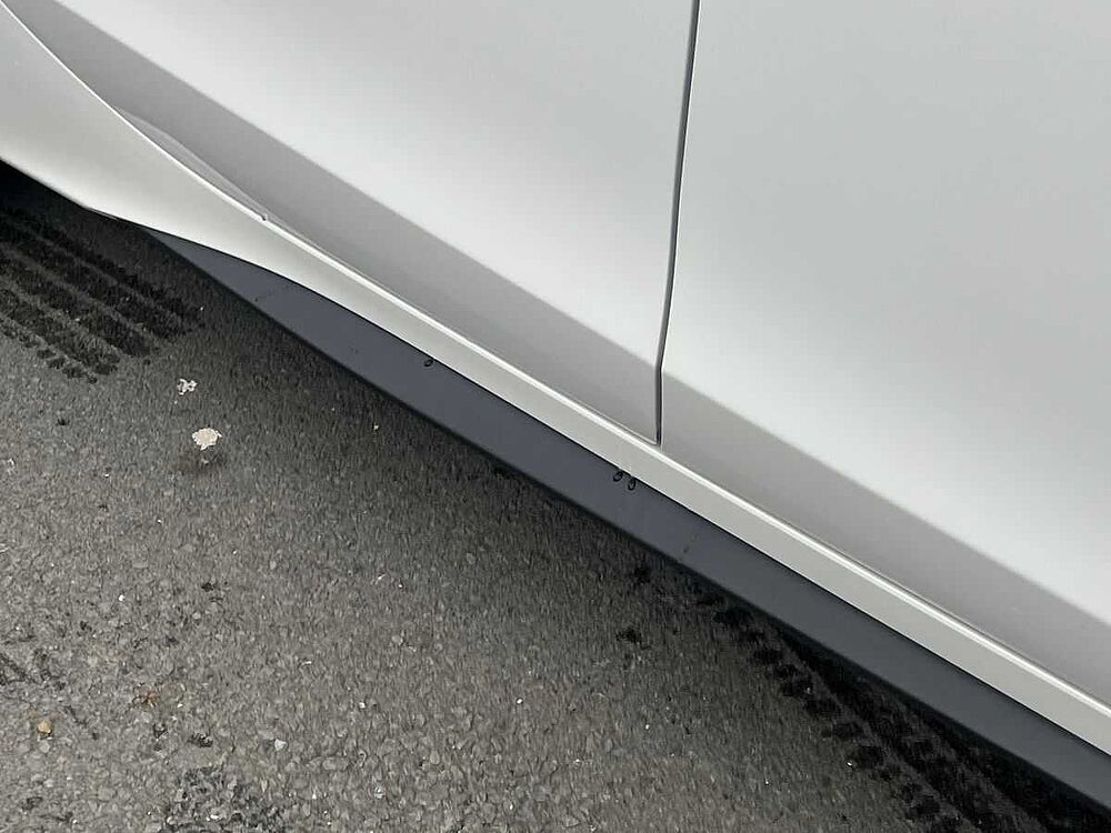 Honda Civic 2.0 h i-MMD Elegance Hatchback 5dr Petrol Hybrid eCVT Euro 6 (s/s) (184 ps)