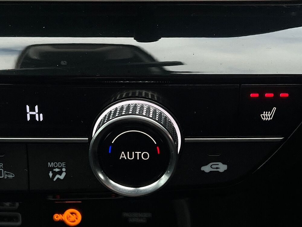 Honda Civic 2.0 h i-MMD Elegance Hatchback 5dr Petrol Hybrid eCVT Euro 6 (s/s) (184 ps)